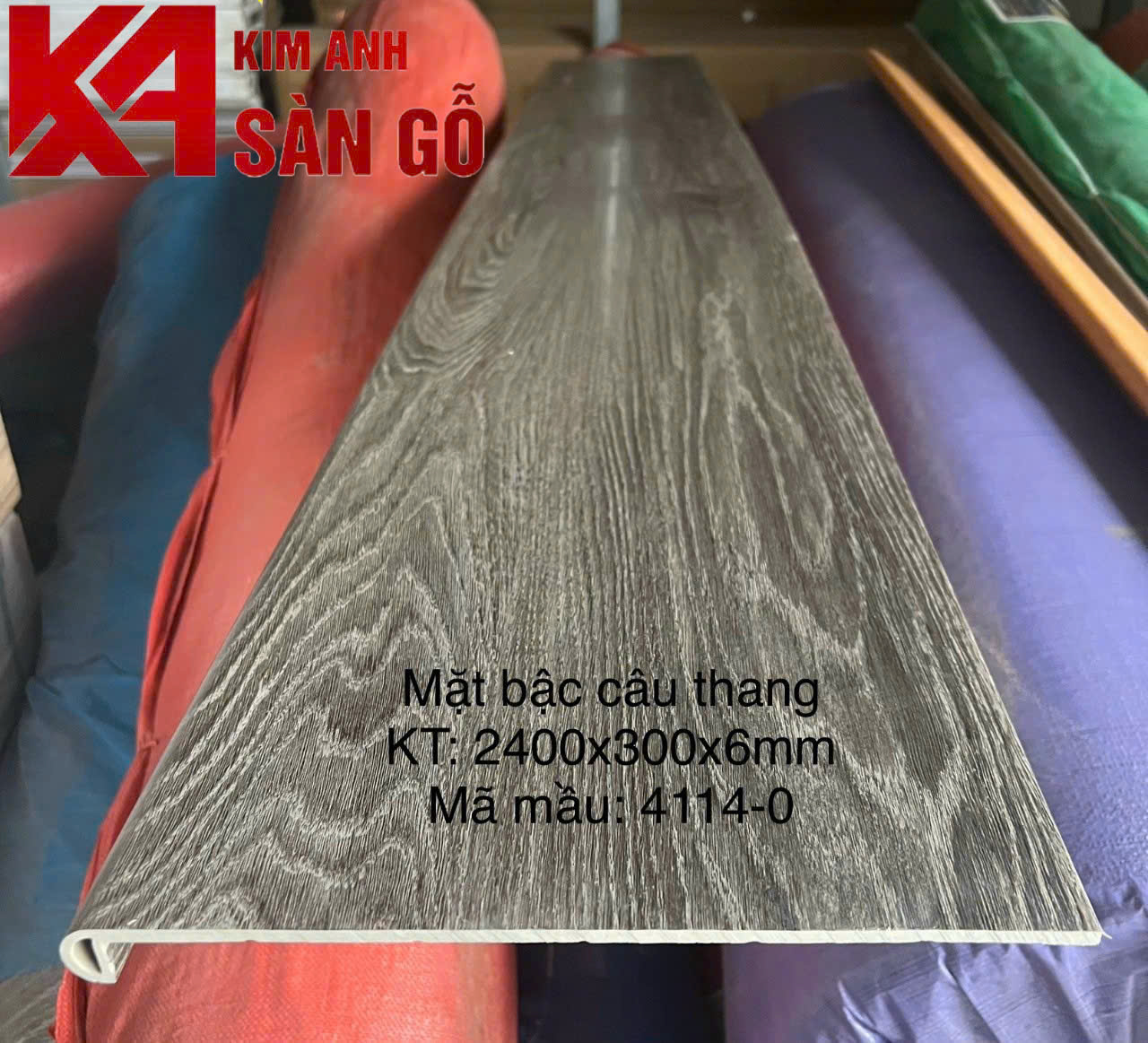 Mặt Bậc Cầu Thang Nhựa Giả Gỗ MAX 4114-0